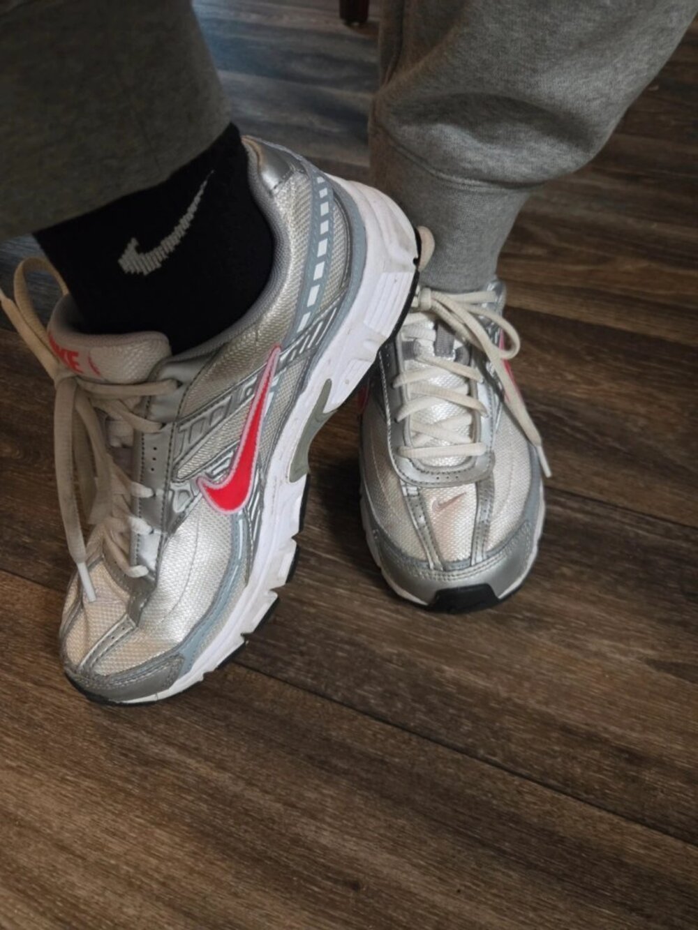 ,Nike Initiator White / Metallic Silver / Cherry size 8.5